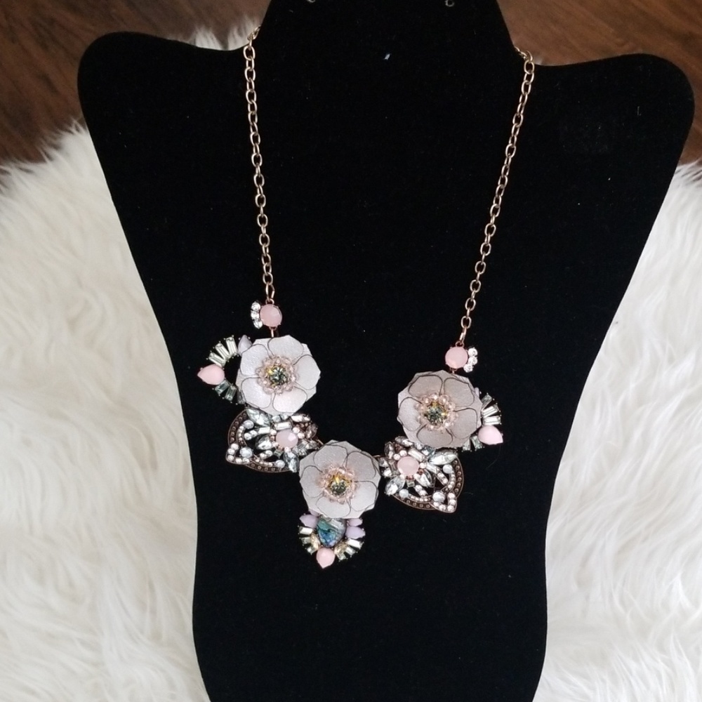 Lady Necklace